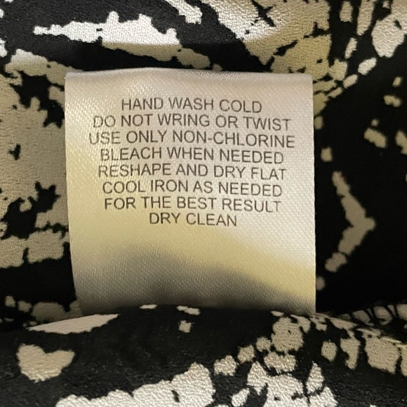 Olive & Oak Sleeveless, V-Neck, Black And White, High Low Blouse Size S - Picture 7 of 8